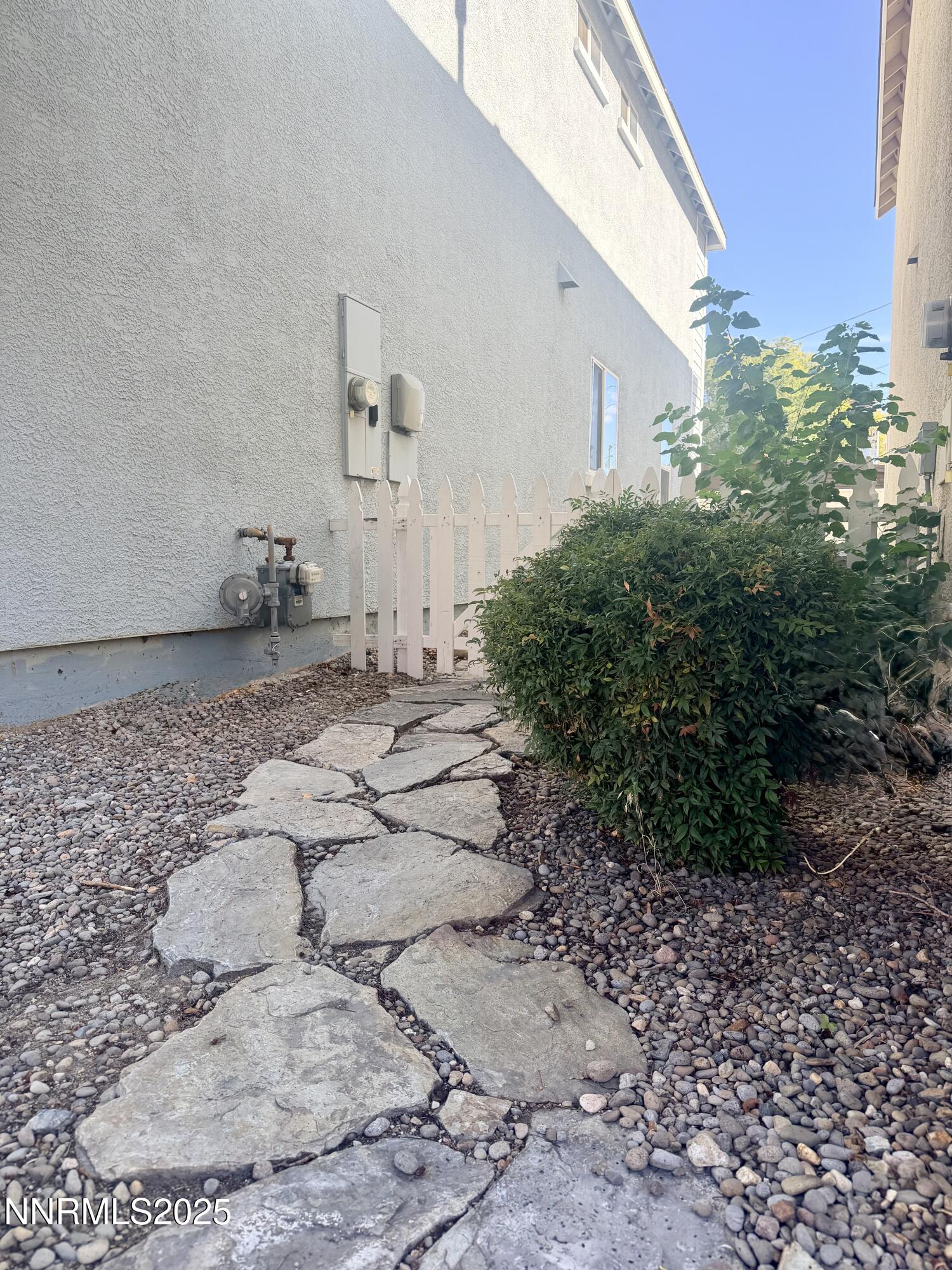 2040 Alamo Square Way Reno, NV 89509 - Photo 26 of 39 a backyard of a house