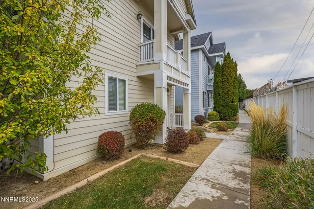 a view of a house with backyard and a garden