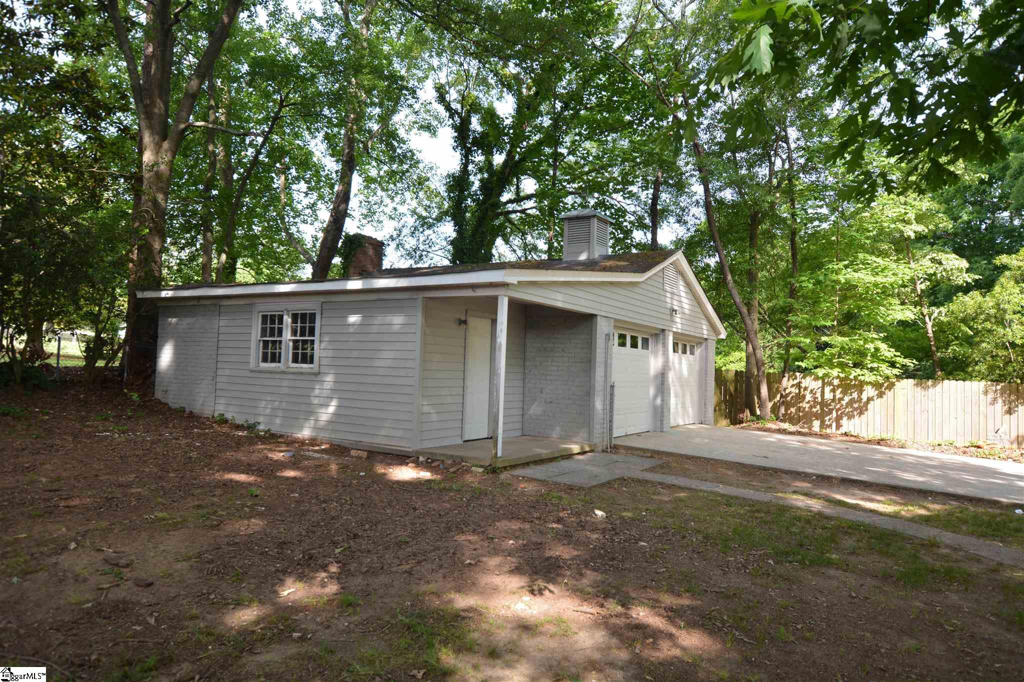 312 Richbourg Road Greenville, SC 29615 - Photo 4 of 27 Gallery Image 4