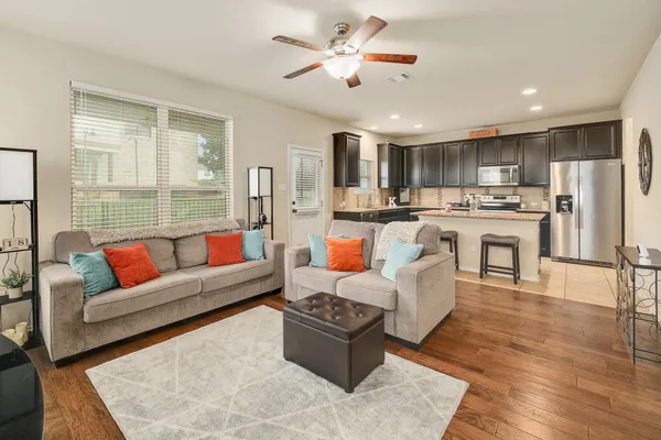 $2,200 | 2105 Town Centre Drive, Unit 48, Round Rock, TX 78664