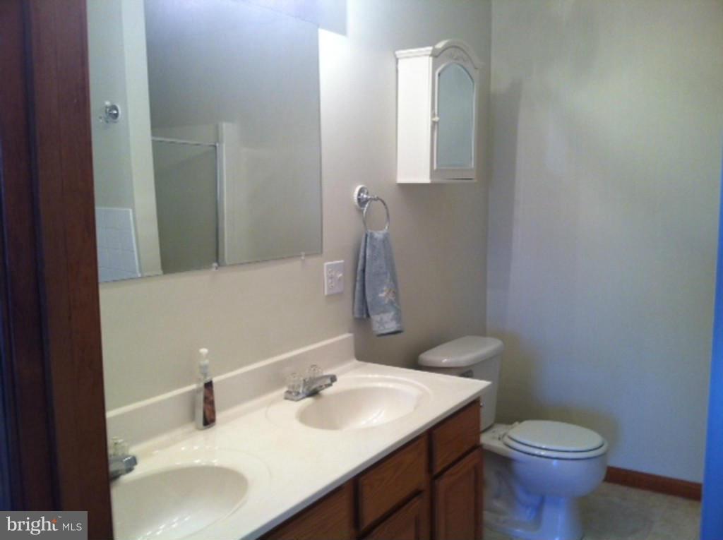 203 Goldenrod Road Winchester, VA 22602 - Photo 14 of 30 Interior (General)