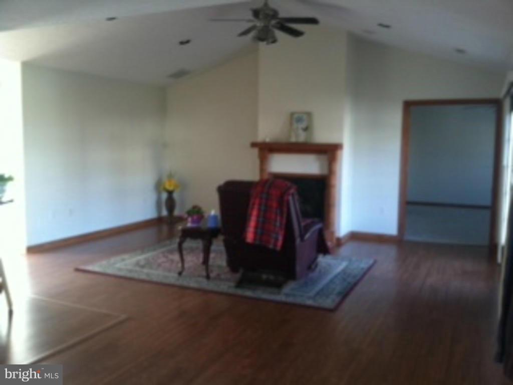 203 Goldenrod Road Winchester, VA 22602 - Photo 8 of 30 Interior (General)