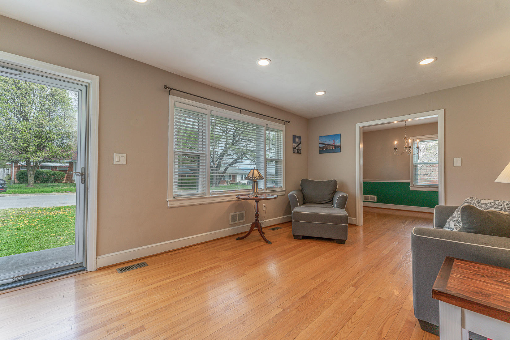 4736 Showalter Road Northwest Roanoke, VA 24017 - Photo 5 of 46 Living Room