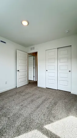 $2,595 | 863 Briar Gln Court, Unit 863, Hampshire, IL 60140