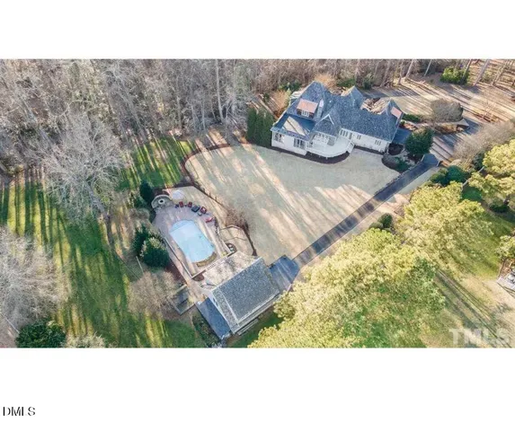 a view of a couches in a backyard