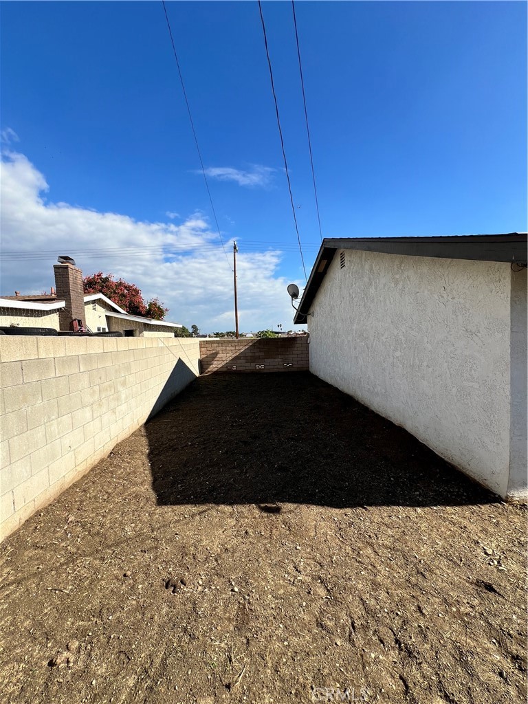 866 North Eucalyptus Avenue Rialto, CA 92376 - Photo 16 of 20