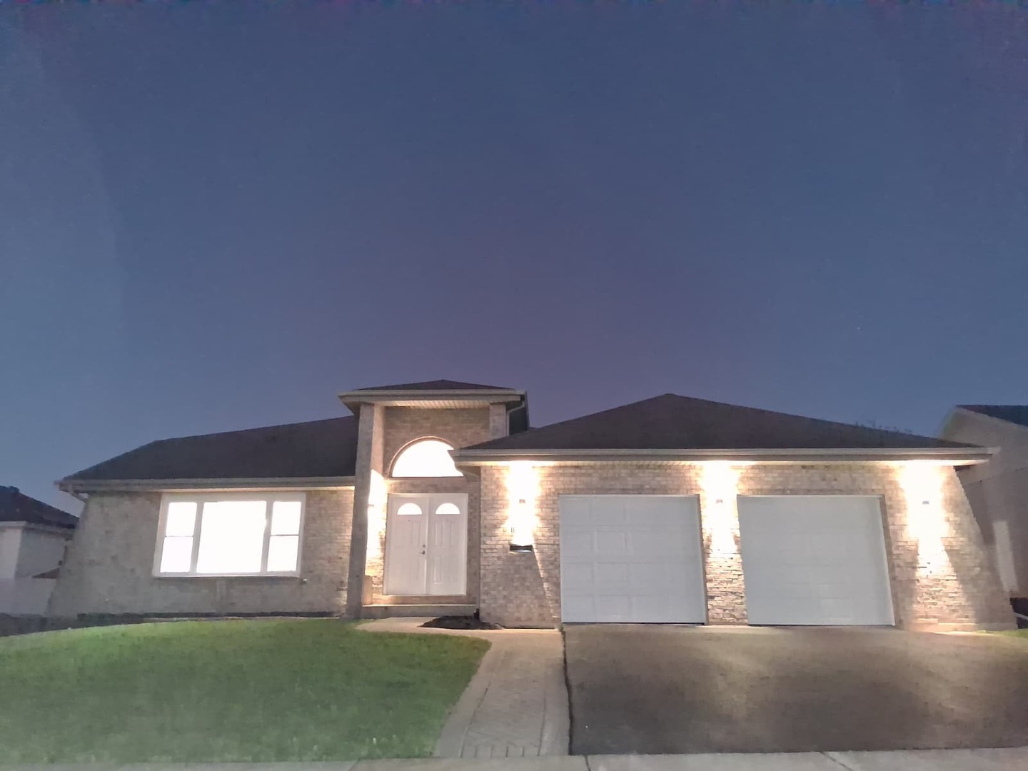 19013 Amlin Lane Country Club Hills, IL 60478 - Photo 3 of 20 a view of an empty room with a window