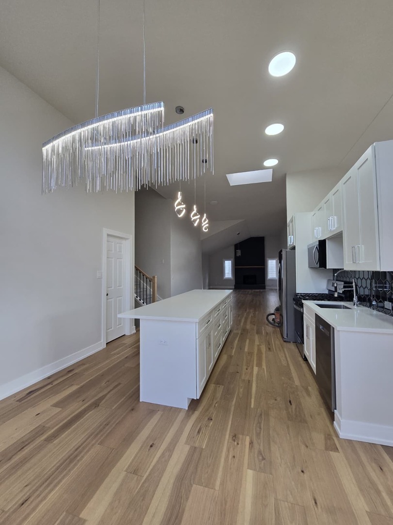 19013 Amlin Lane Country Club Hills, IL 60478 - Photo 7 of 20 a living room with furniture and a kitchen