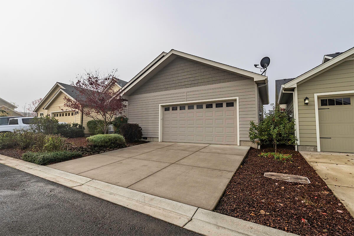 1078 North Haskell Street Central Point, OR 97502 - Photo 23 of 25 23