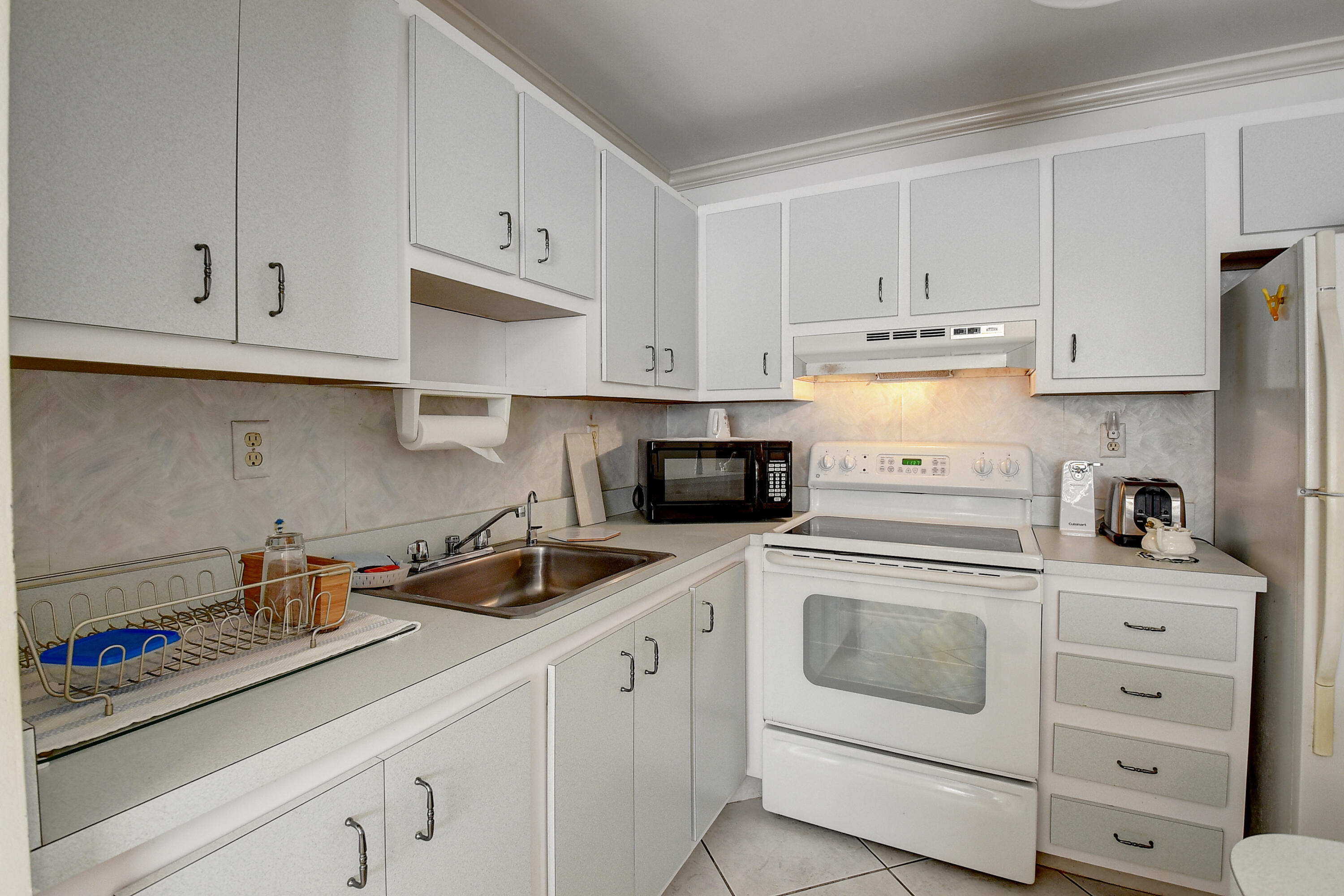 832 Normandy Trail Delray Beach, FL 33484 - Photo 14 of 46 14_dsc_1846_47_48_49_50