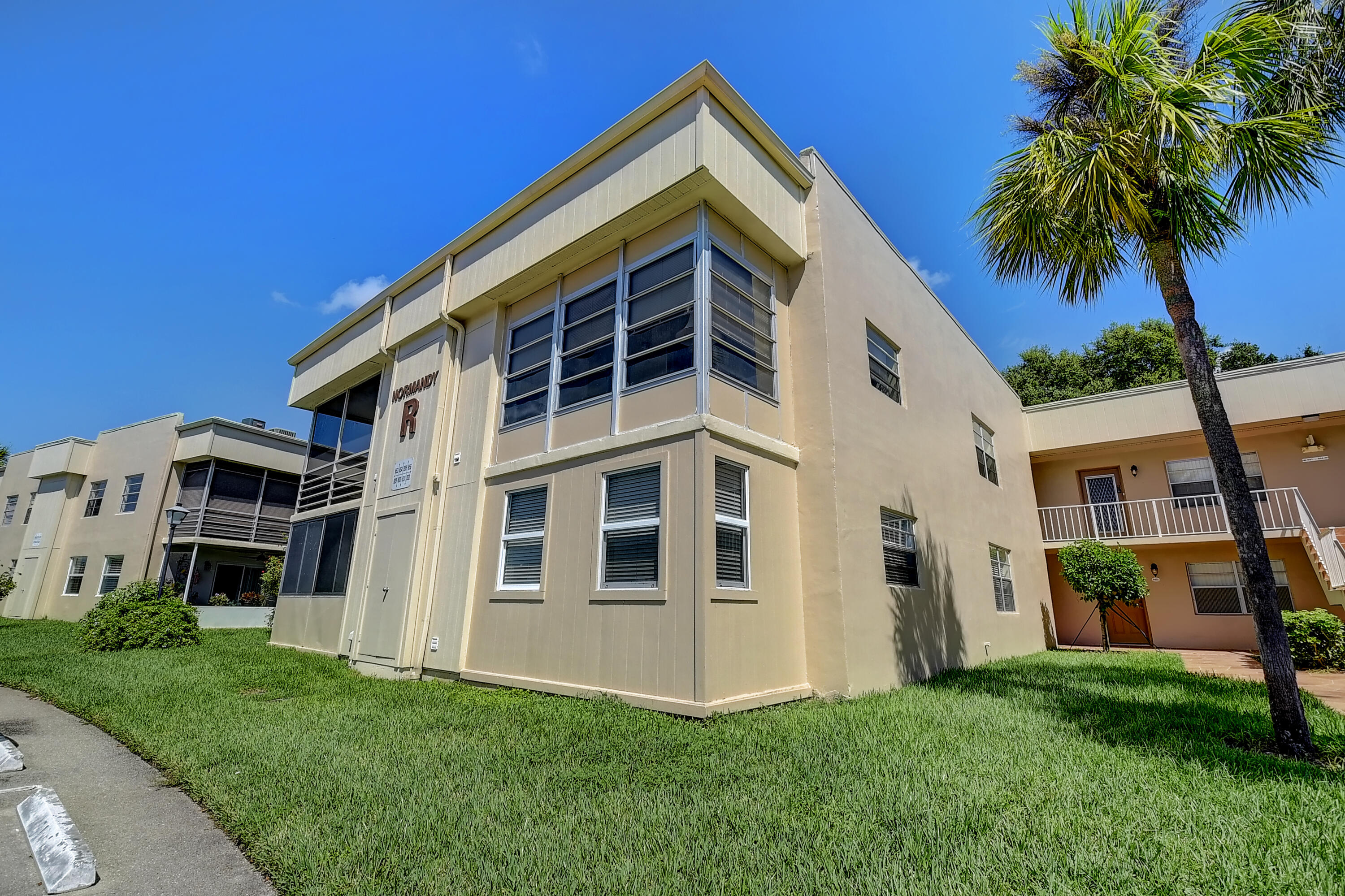 832 Normandy Trail Delray Beach, FL 33484 - Photo 4 of 46 02_dsc_1786_87_88_89_90