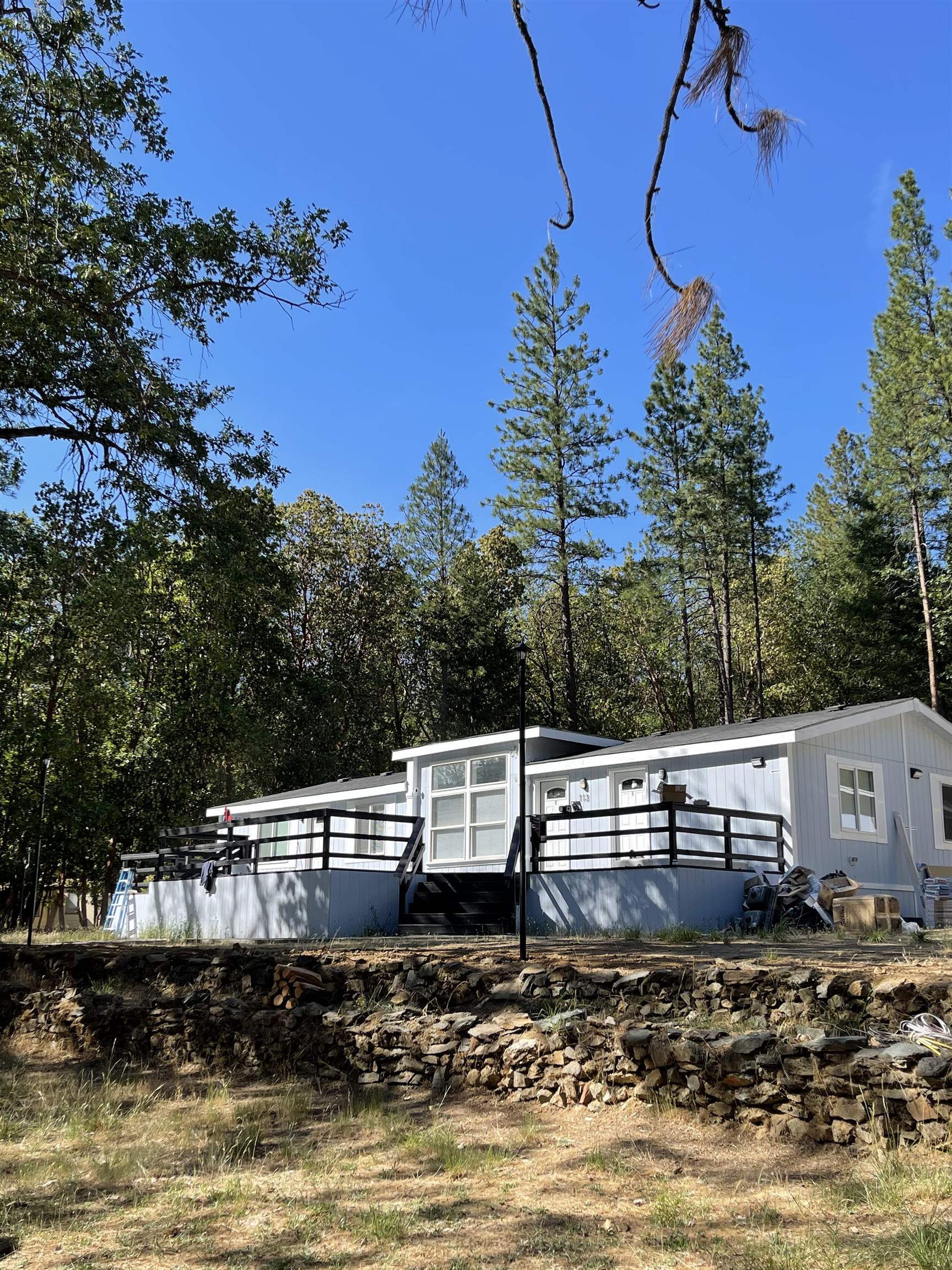 113 Ladd Road Seiad Valley, CA 96086 - Photo 1 of 6 Gallery Image 1