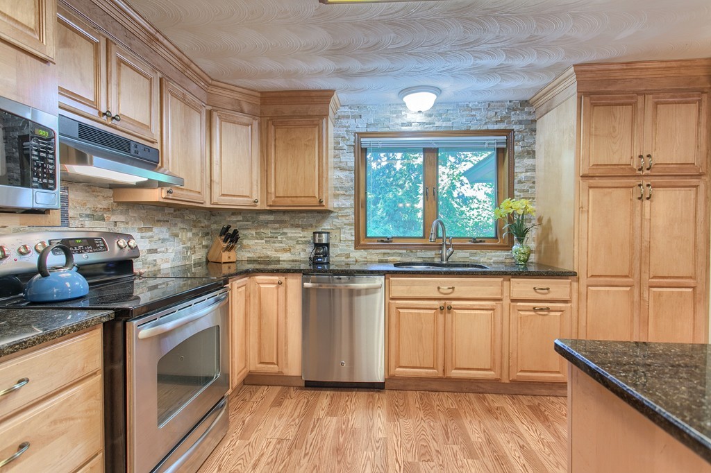 4 Samuel Road Chelmsford, MA 01824 - Photo 5 of 30
