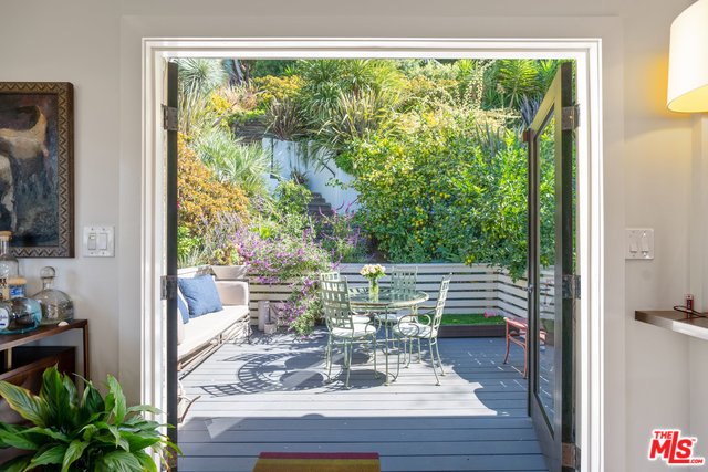 2286 El Contento Drive Los Angeles, CA 90068 - Photo 13 of 34