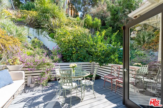 2286 El Contento Drive Los Angeles, CA 90068 - Photo 14 of 34