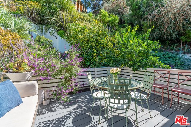 2286 El Contento Drive Los Angeles, CA 90068 - Photo 15 of 34