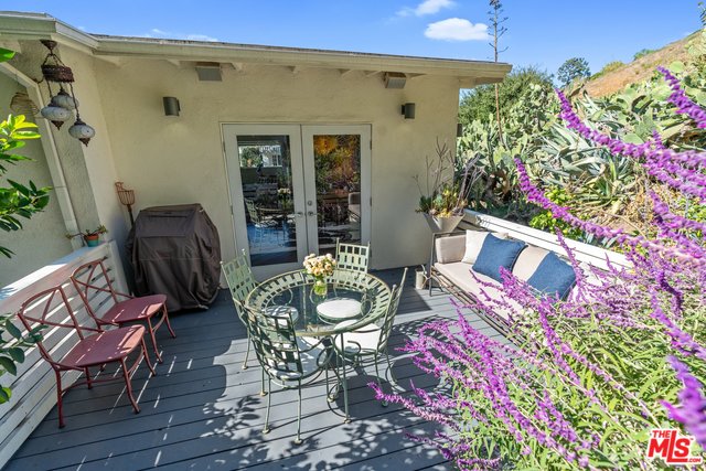 2286 El Contento Drive Los Angeles, CA 90068 - Photo 16 of 34