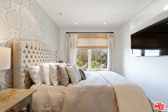 2286 El Contento Drive Los Angeles, CA 90068 - Photo 18 of 34