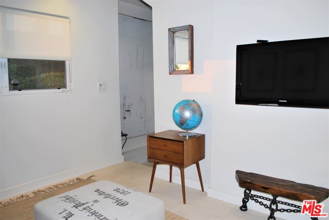 2286 El Contento Drive Los Angeles, CA 90068 - Photo 23 of 34