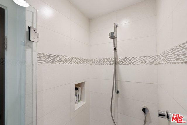 2286 El Contento Drive Los Angeles, CA 90068 - Photo 25 of 34