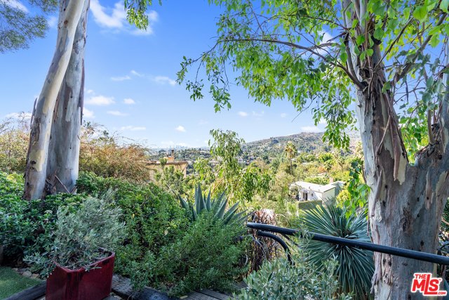 2286 El Contento Drive Los Angeles, CA 90068 - Photo 29 of 34