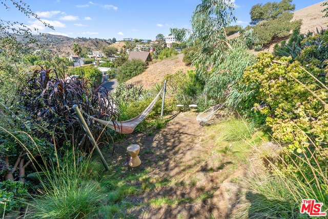 2286 El Contento Drive Los Angeles, CA 90068 - Photo 31 of 34