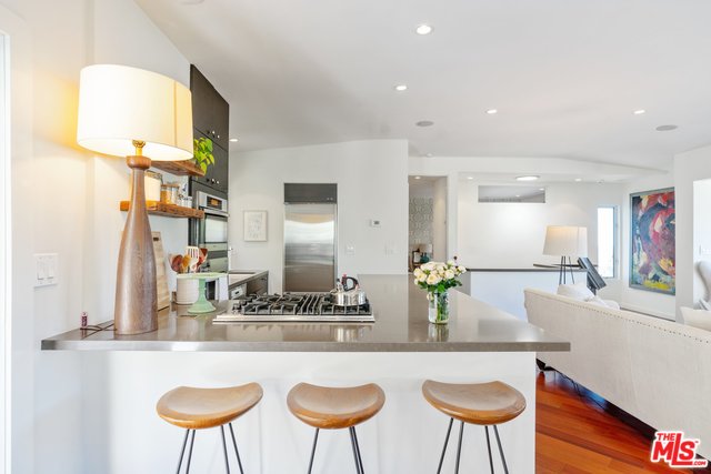 2286 El Contento Drive Los Angeles, CA 90068 - Photo 10 of 34