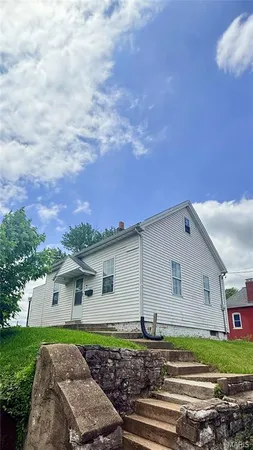 $59,900 | 1025 East 7th Street, Alton, IL 62002