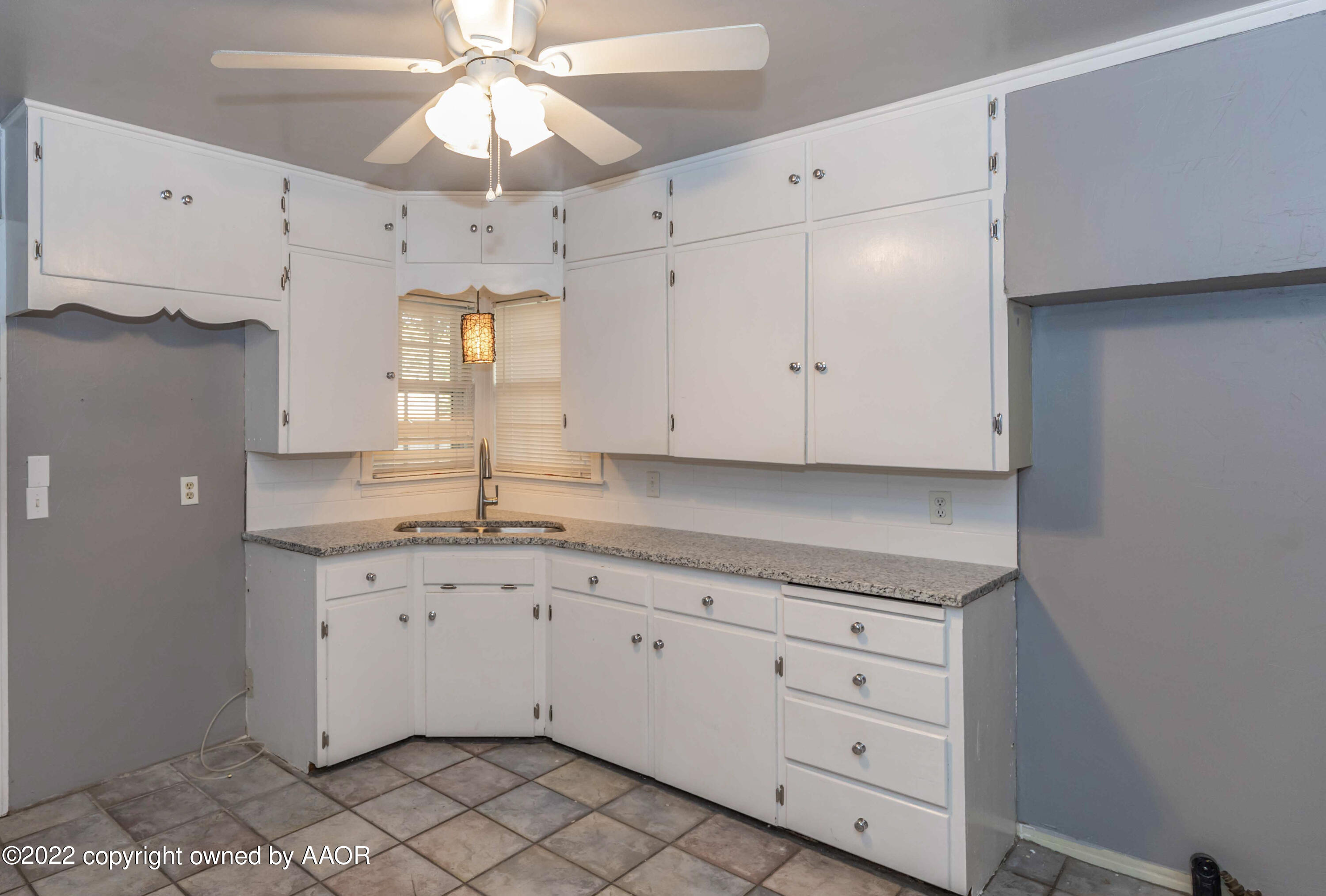 4302 Cline Road Amarillo, TX 79110 - Photo 12 of 26 KITCHEN