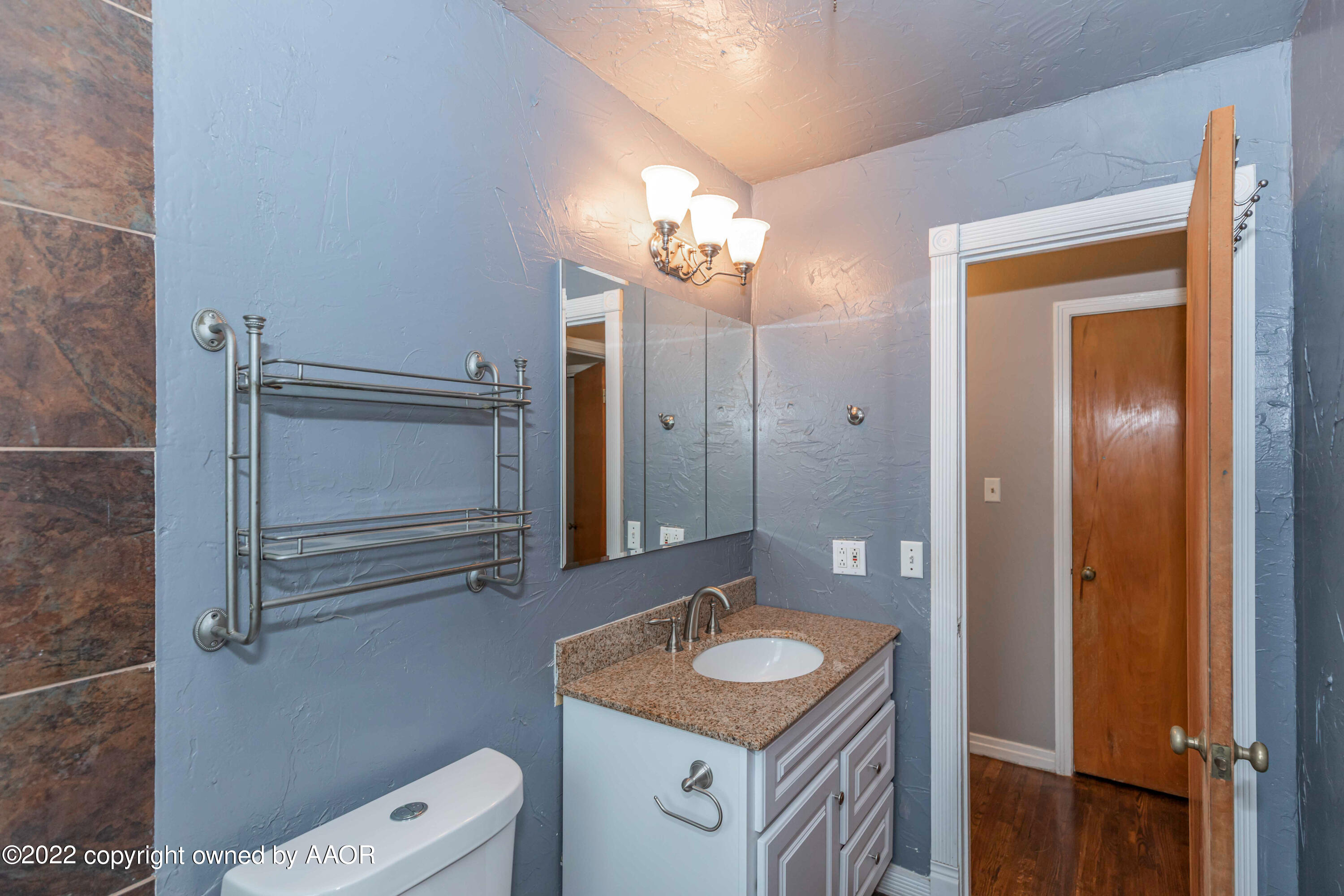 4302 Cline Road Amarillo, TX 79110 - Photo 18 of 26 BATHROOM 2