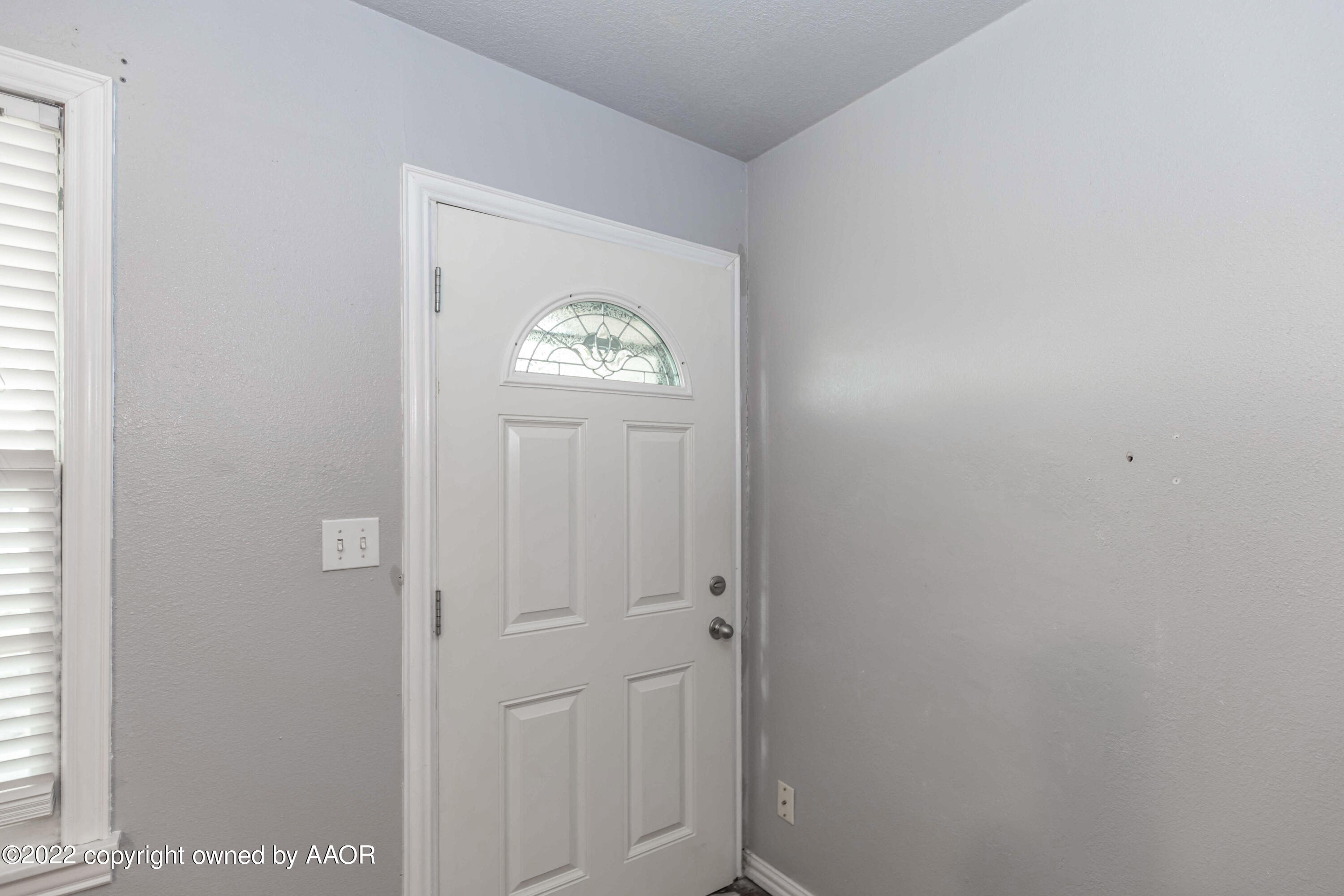 4302 Cline Road Amarillo, TX 79110 - Photo 5 of 26 ENTRY