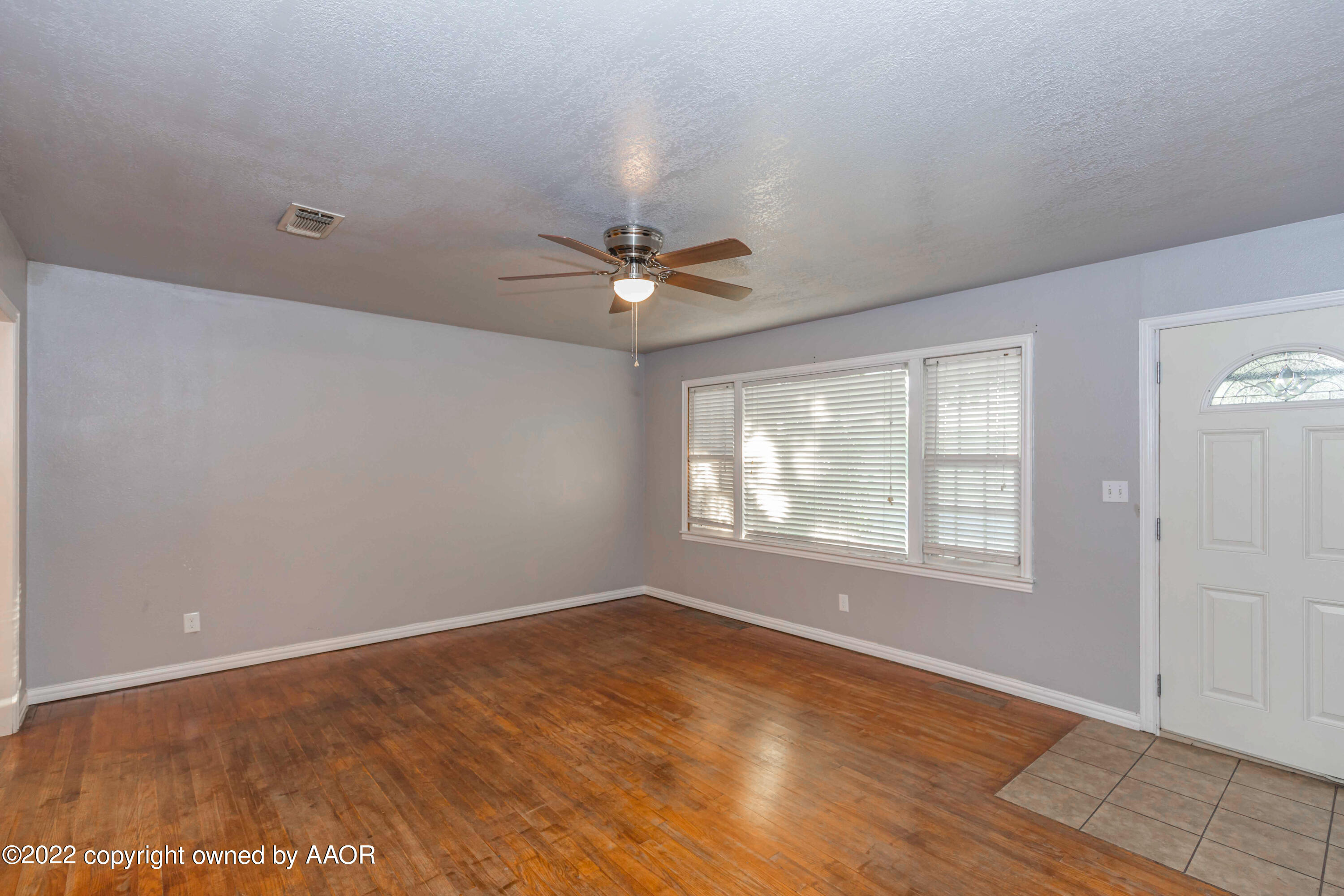 4302 Cline Road Amarillo, TX 79110 - Photo 6 of 26 LIVING ROOM