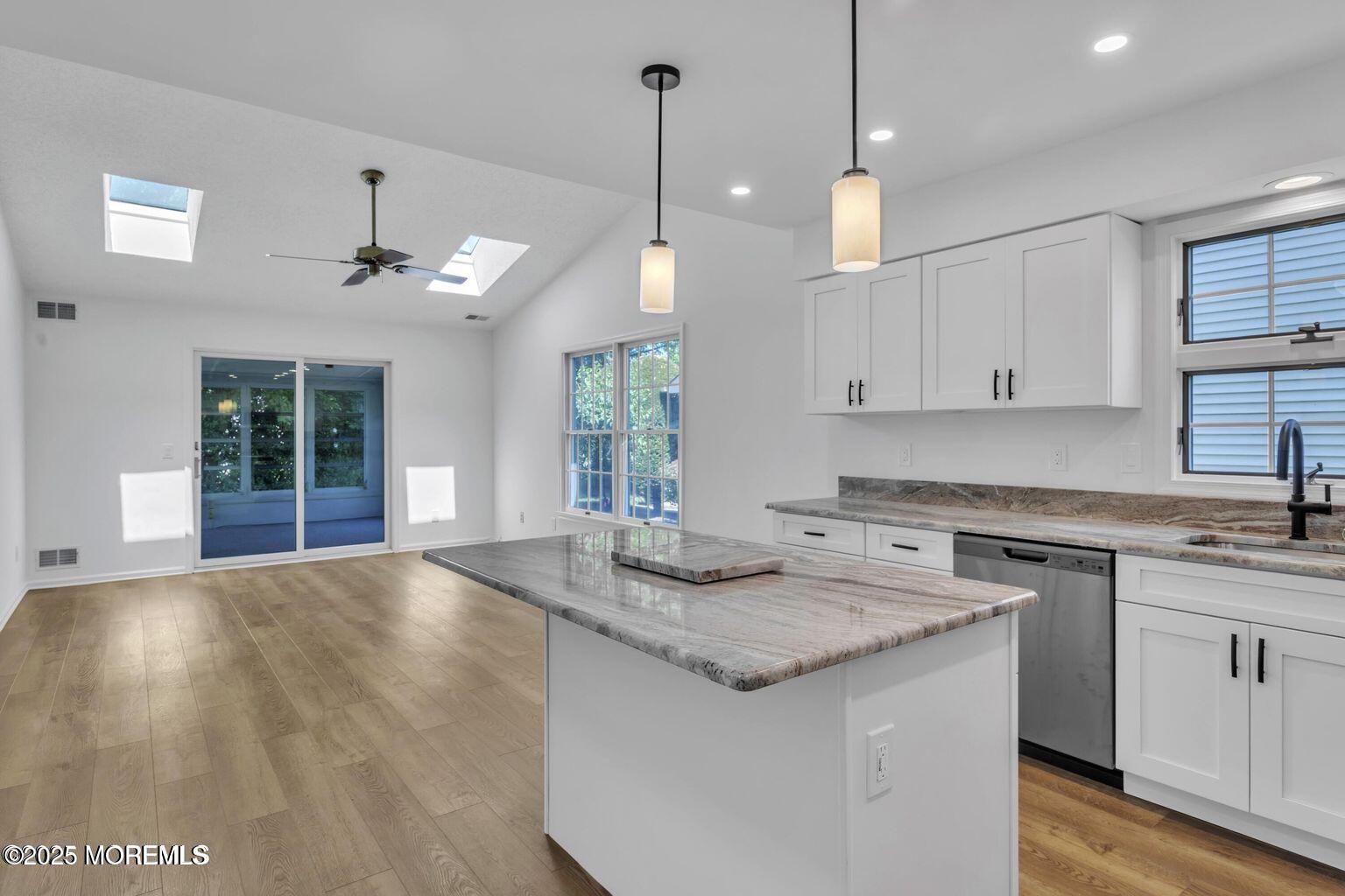 1618 Crimson Road Toms River, NJ 08755 - Photo 4 of 33 20251127171122819576000000-o