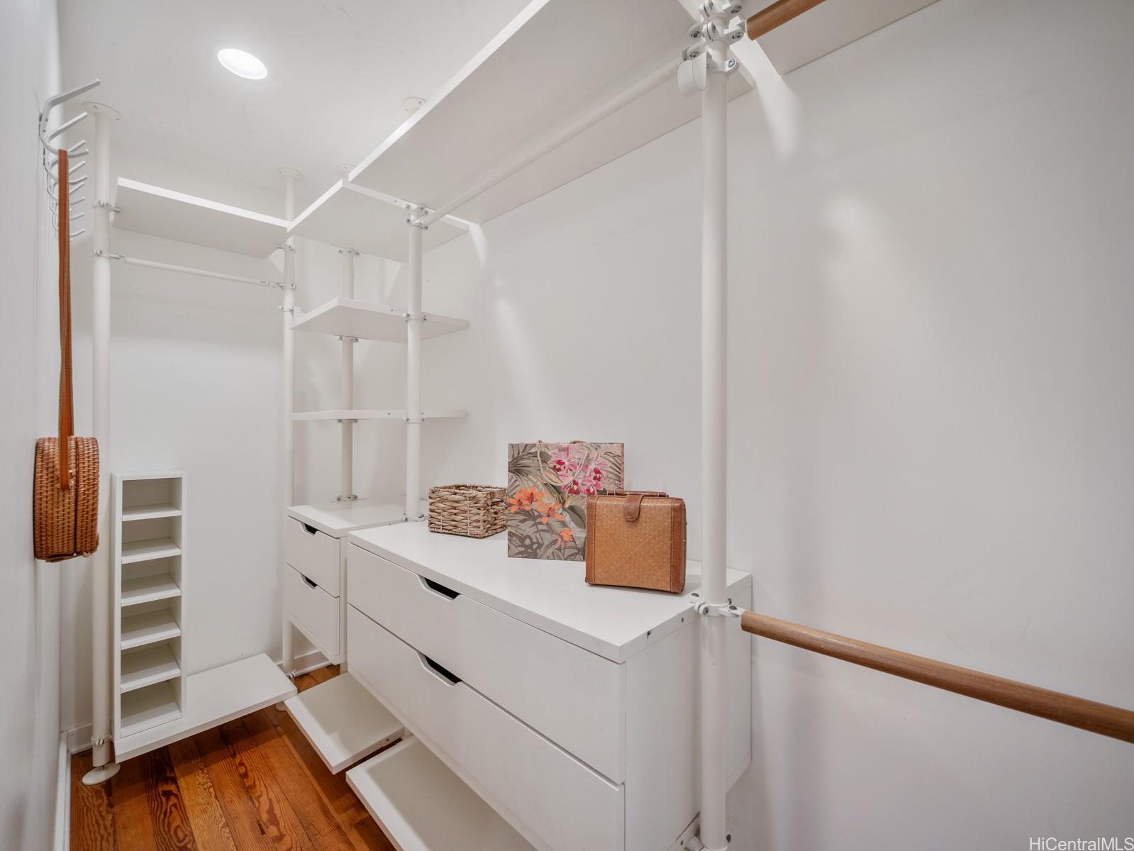 244 Awakea Road Kailua, HI 96734 - Photo 9 of 25 Primary walk-in closet