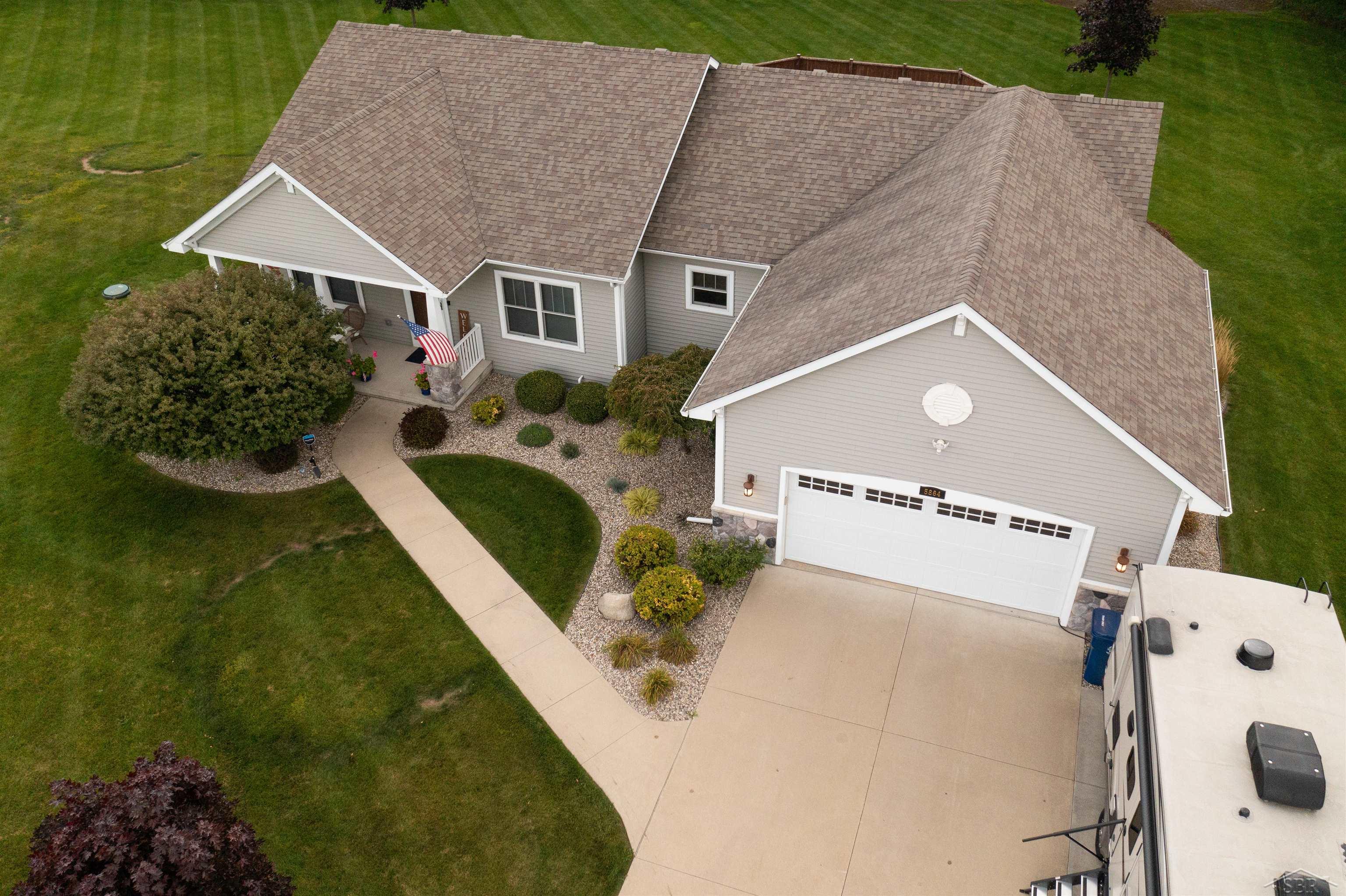 5864 North Thomas Road Freeland, MI 48623 - Photo 2 of 43 50122632-1.JPG