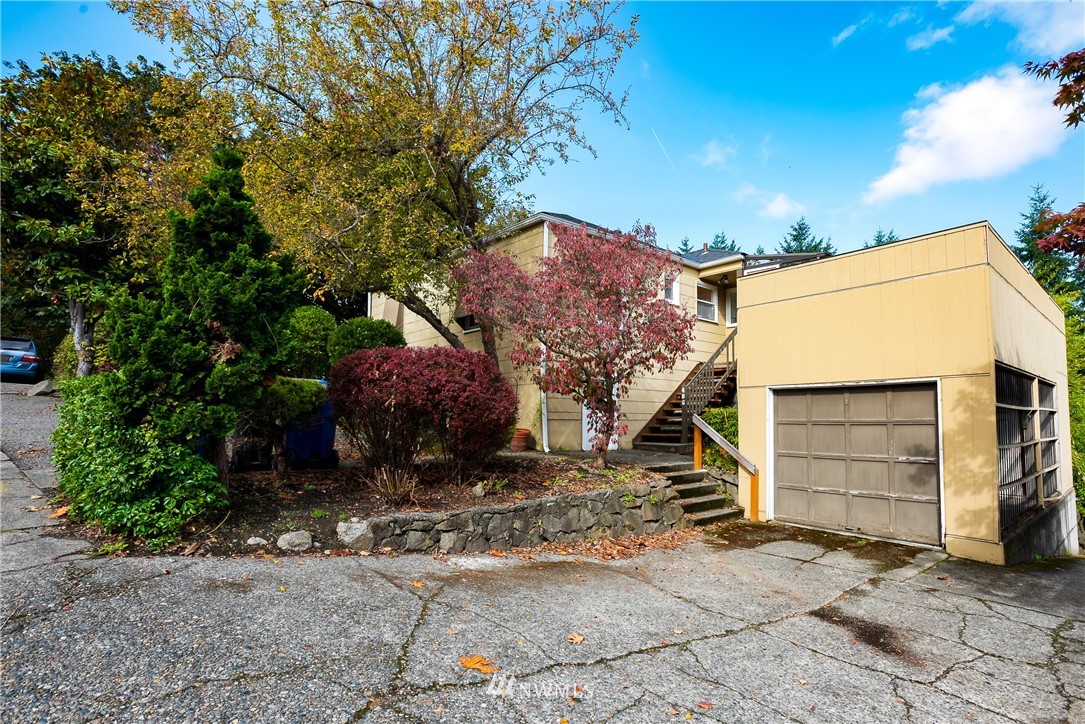 406 Raye Street Seattle, WA 98109 - Photo 2 of 37 Gallery Image 2