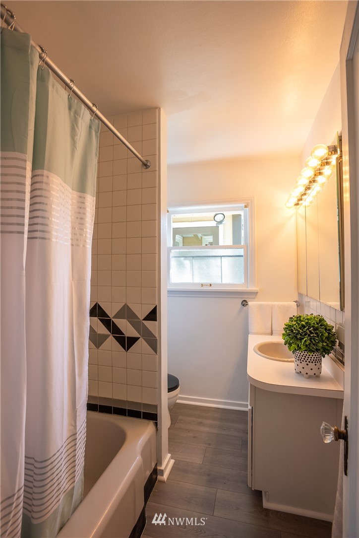 406 Raye Street Seattle, WA 98109 - Photo 12 of 37 Gallery Image 12