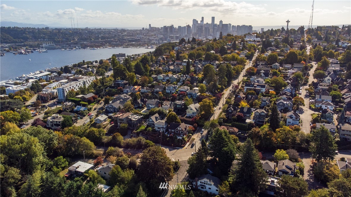406 Raye Street Seattle, WA 98109 - Photo 36 of 37 Gallery Image 36