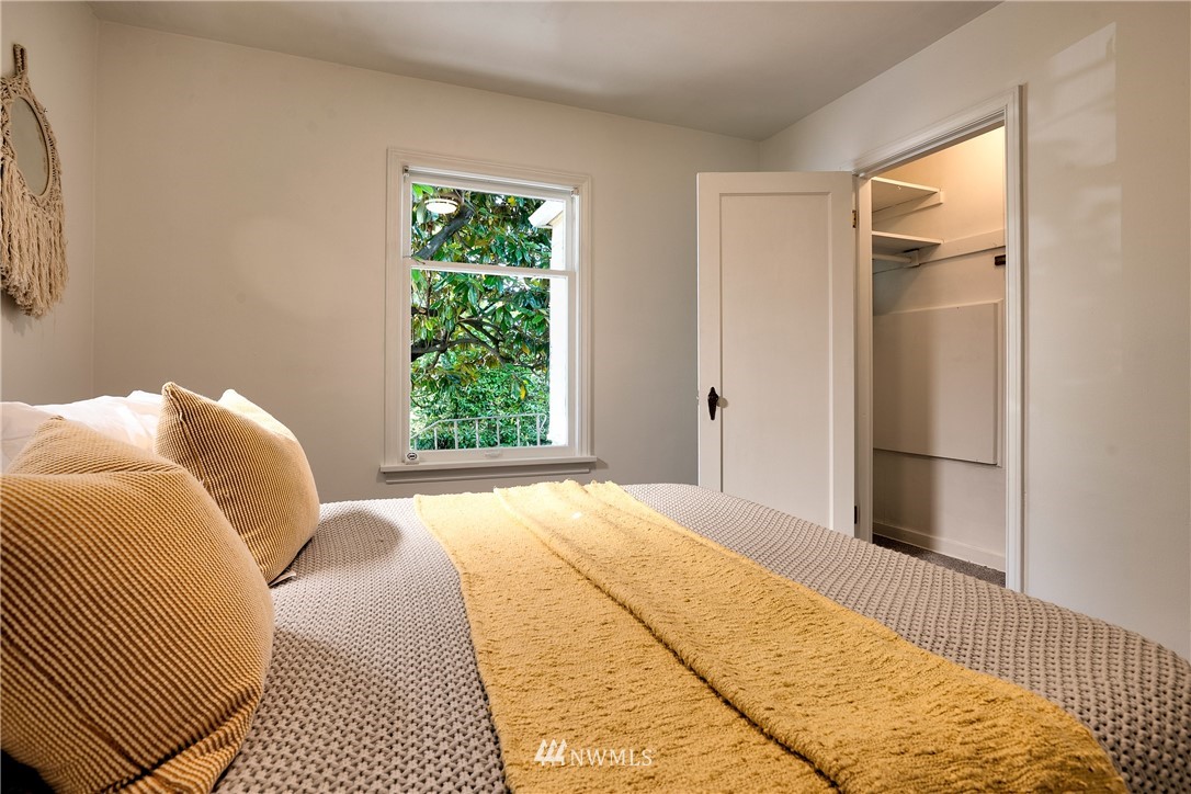 406 Raye Street Seattle, WA 98109 - Photo 8 of 37 Gallery Image 8
