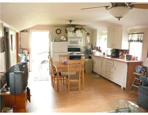 33 Andrew Comstock Road Warwick, RI 02886 - Photo 5 of 9 Kitchen.