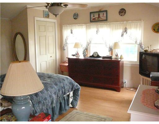 33 Andrew Comstock Road Warwick, RI 02886 - Photo 7 of 9 Bedroom.