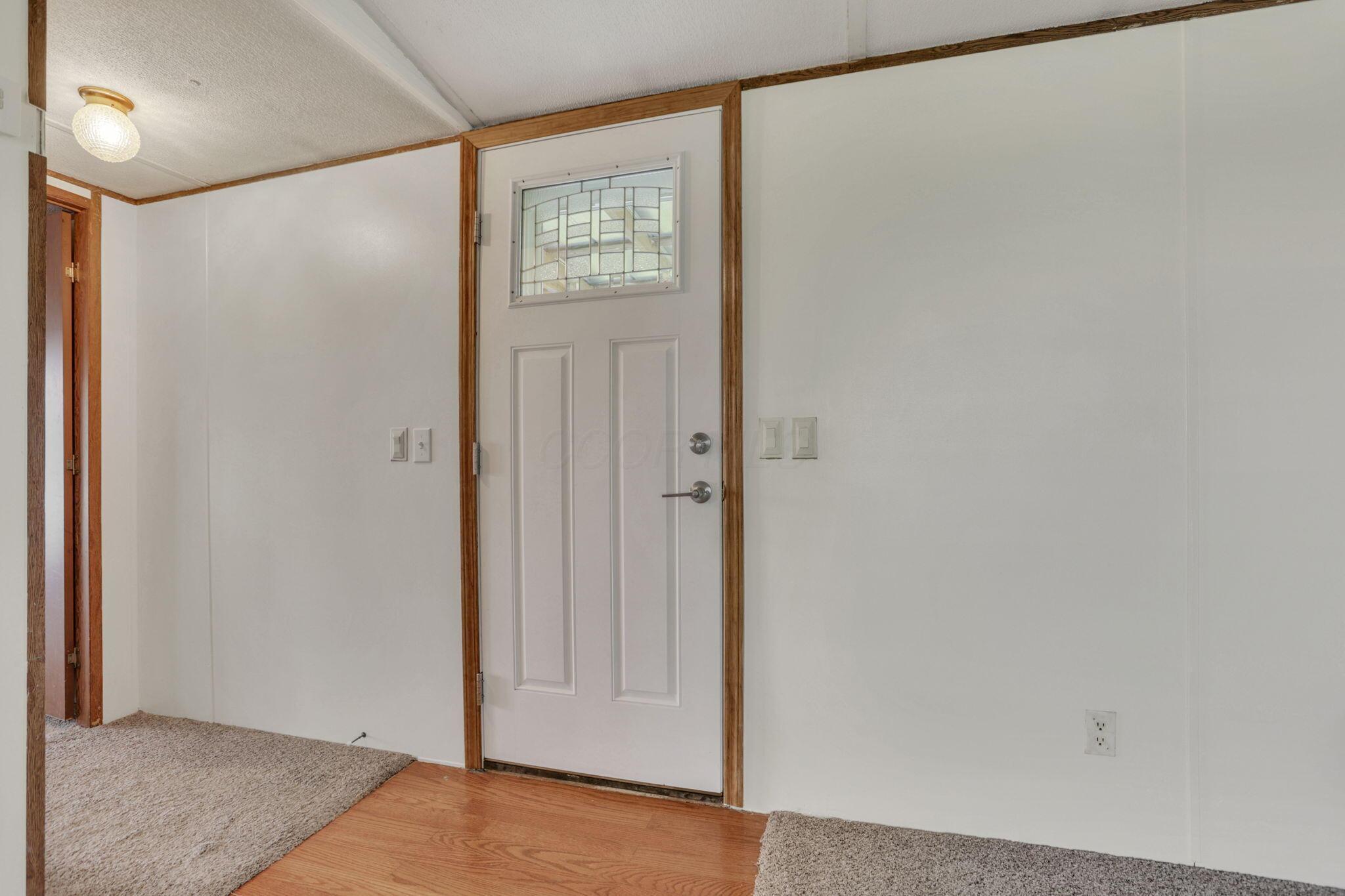4570 Mainesville Road West Junction City, OH 43748 - Photo 8 of 53 Foyer entry