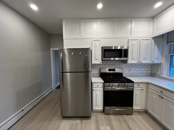 $5,250 | 158 Holland Street, Unit 1, Somerville, MA 02144