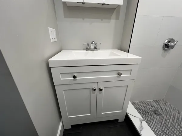 $5,250 | 158 Holland Street, Unit 1, Somerville, MA 02144