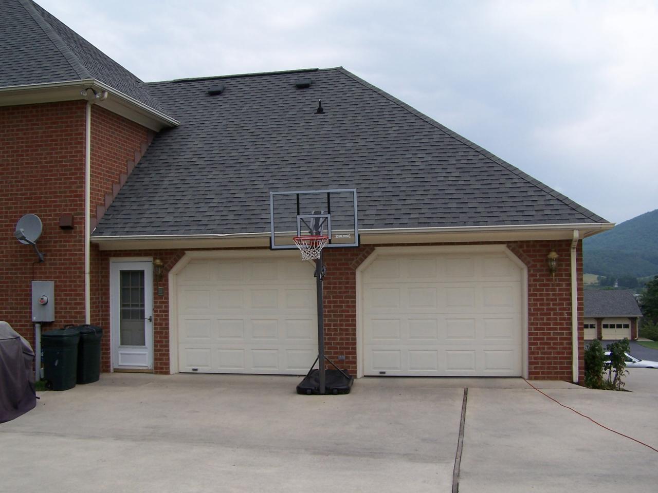 316 Winesap Road Roanoke, VA 24019 - Photo 6 of 26 Garage