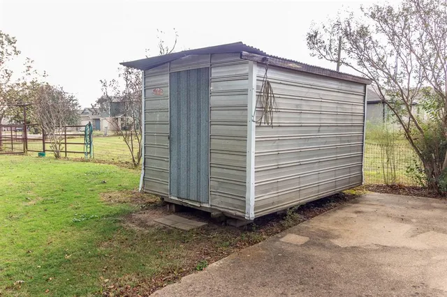 a view of a back yard of the house