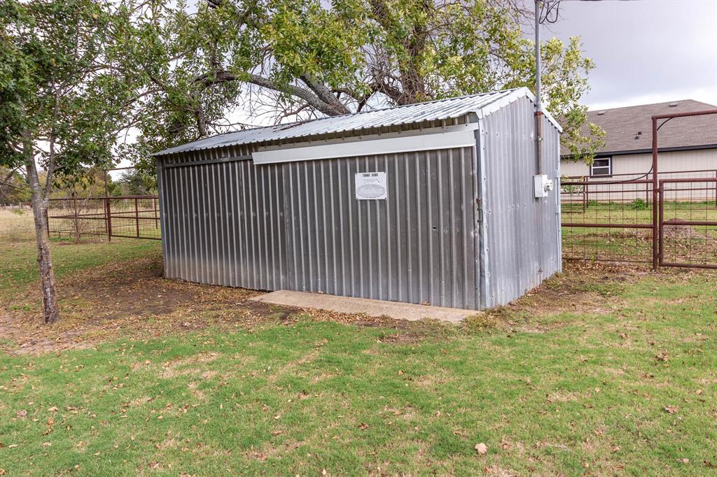 801 South Sutton Street Mabank, TX 75147 - Photo 22 of 26 a view of backyard with wooden fence