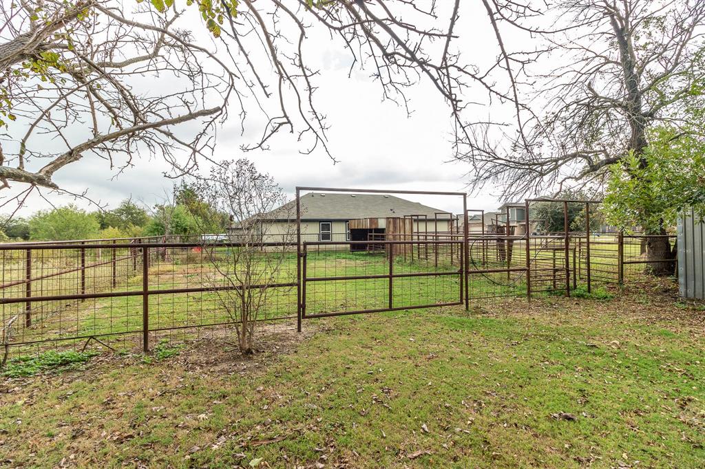 801 South Sutton Street Mabank, TX 75147 - Photo 23 of 26 a view of outdoor space
