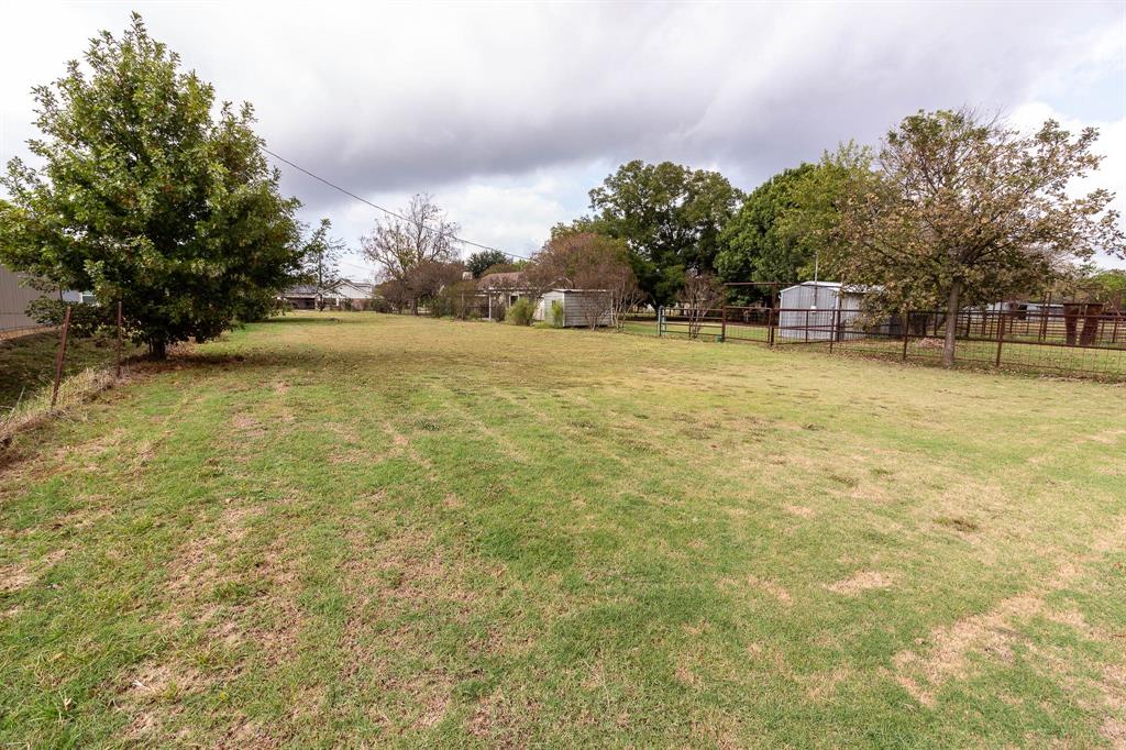 801 South Sutton Street Mabank, TX 75147 - Photo 25 of 26 a view of a yard with a trees