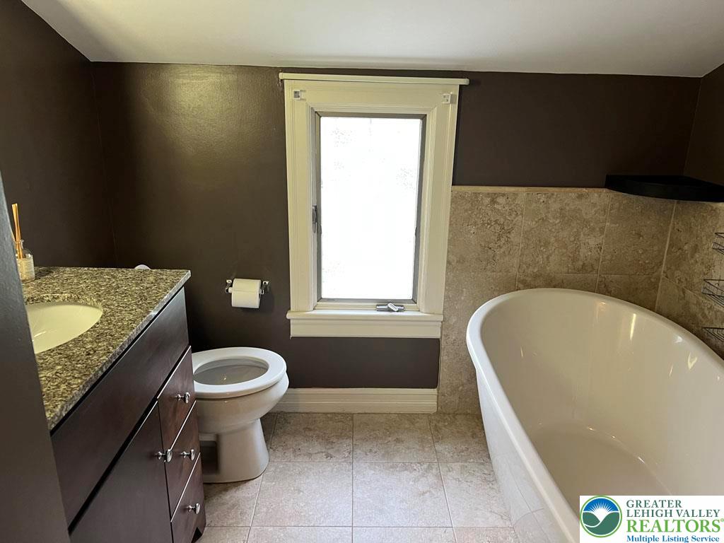 2218 Center Street Bethlehem, PA 18017 - Photo 21 of 38 Full bathroom